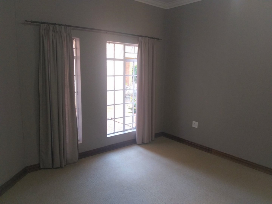 To Let 4 Bedroom Property for Rent in Van Der Hoff Park North West